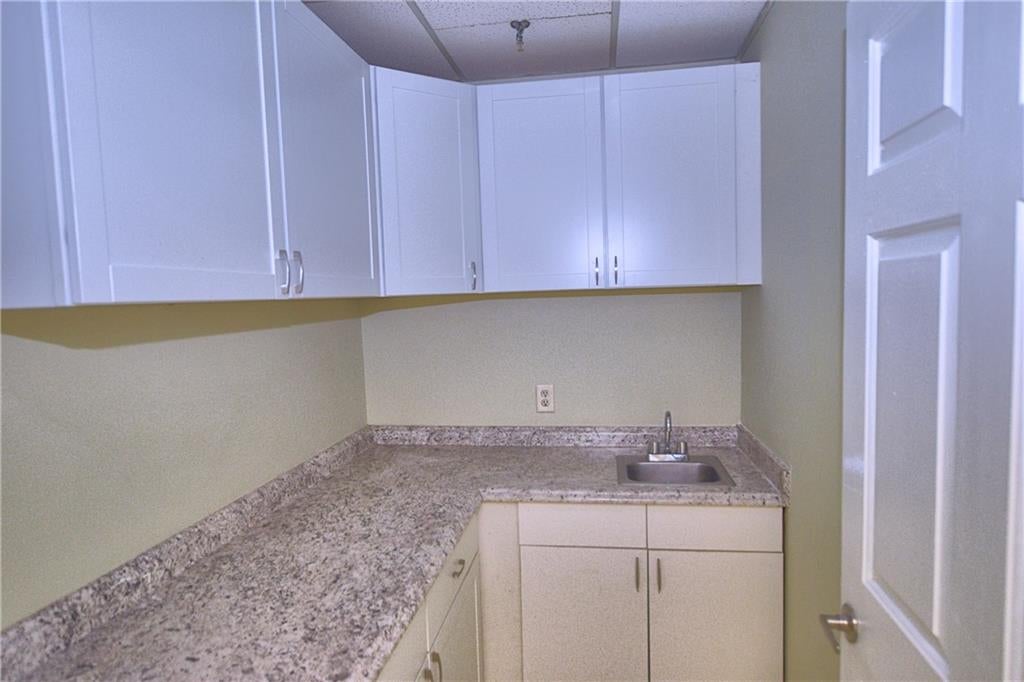 875 Old Roswell Road F200
