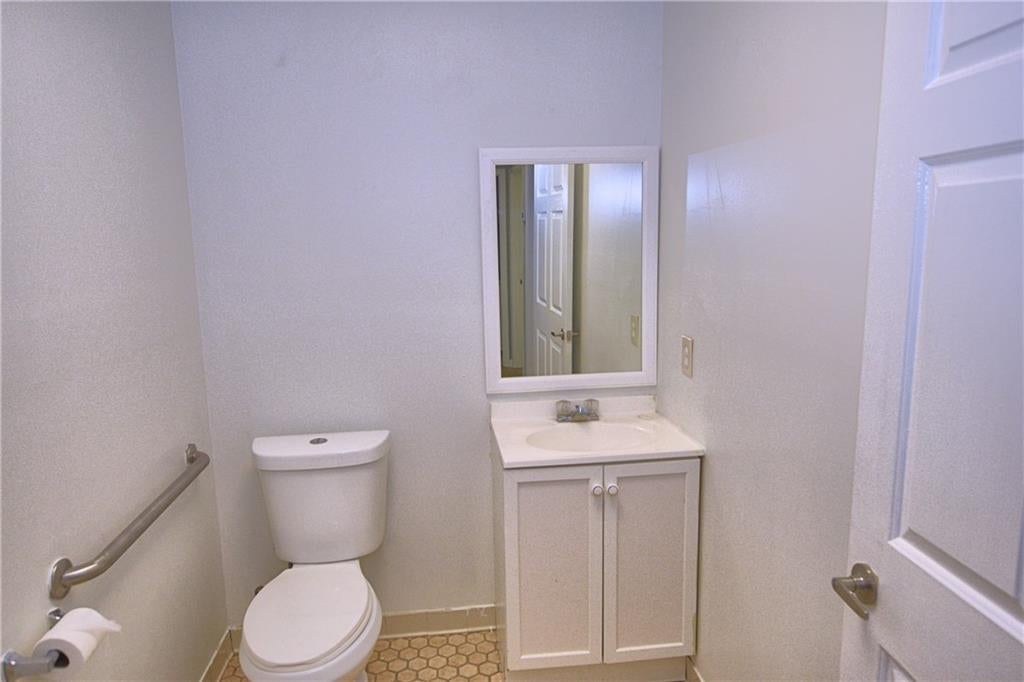 875 Old Roswell Road F200