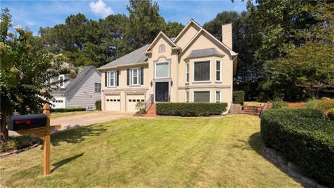 Homes For Sale - 142 Clubhouse Drive<br/> Kennesaw, GA 30144