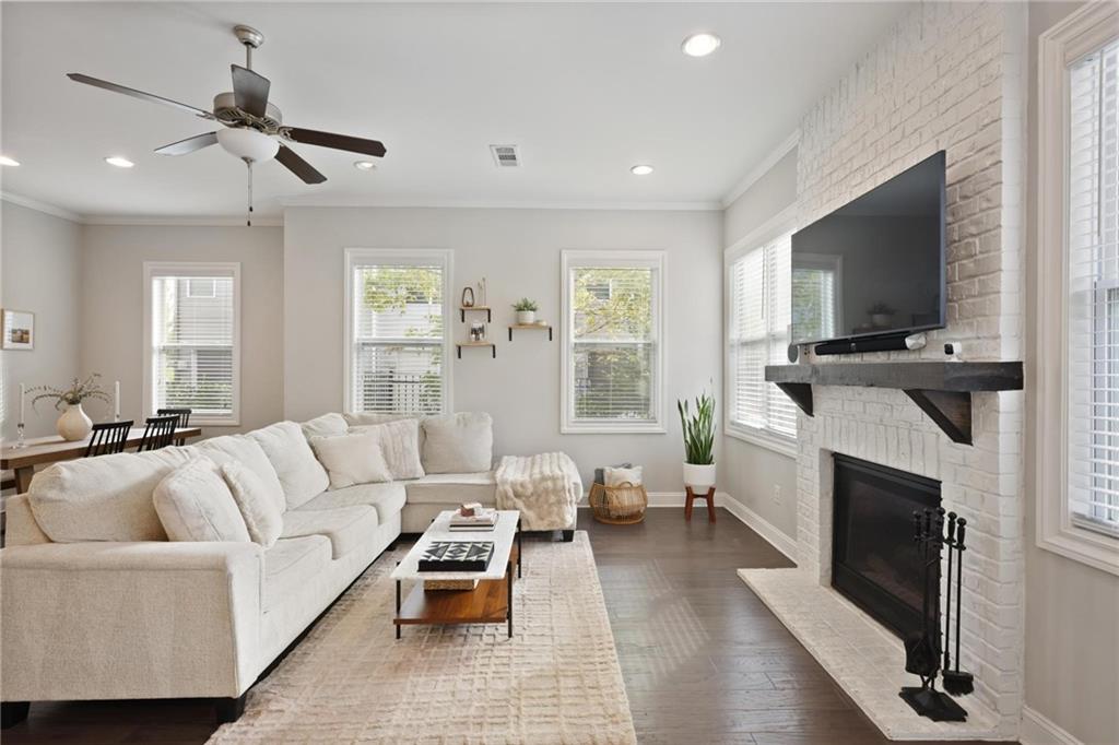 887 Proctor Oaks Street NW