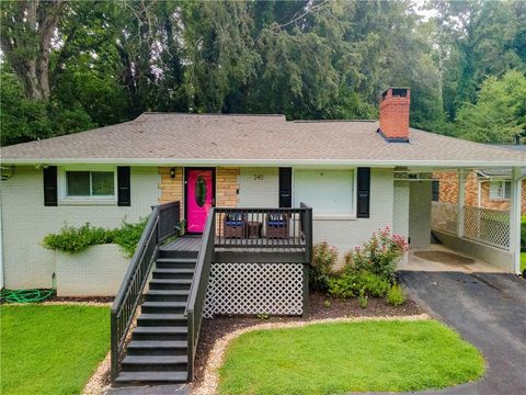 240 W Lake Drive NW Atlanta GA 30314
