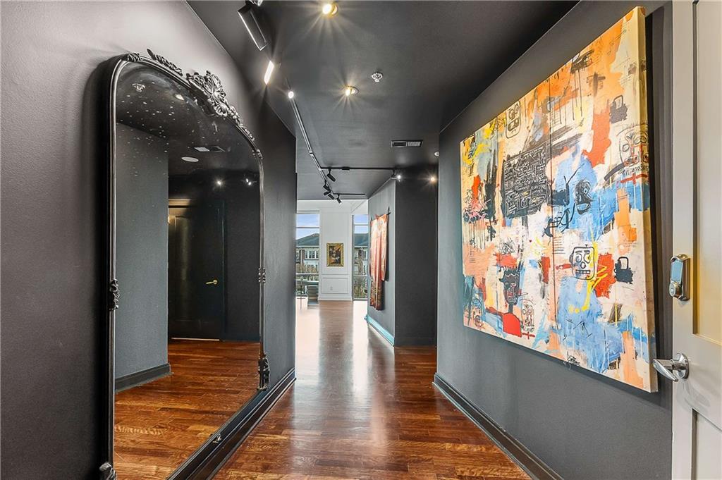 905 Juniper Street NE 705