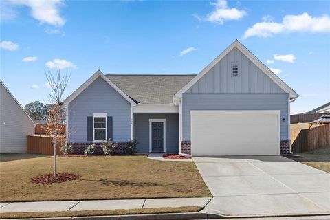 Homes For Sale - 706 Bentwater Way<br/> Hoschton, GA 30548