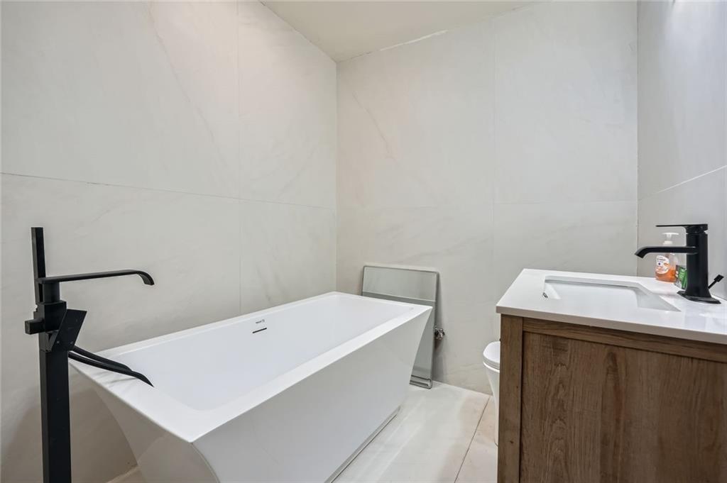 2875 Oldknow Drive, Atlanta, Georgia image 21