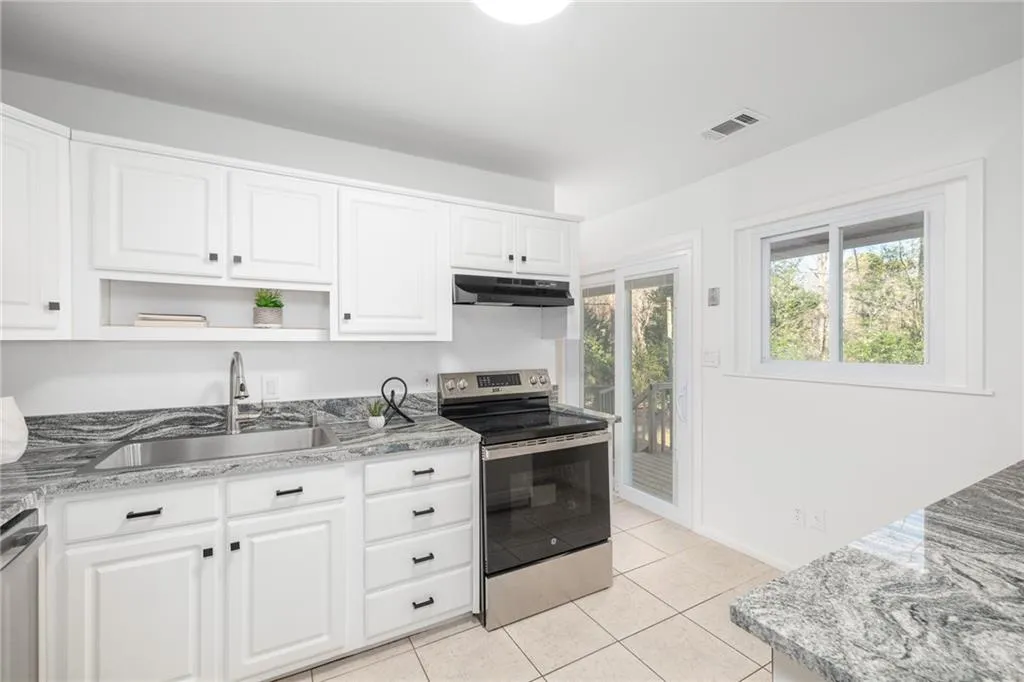 Smyrna, Georgia 30080, United States, 3 Bedrooms Bedrooms, ,2 BathroomsBathrooms,Residential,Active,18900