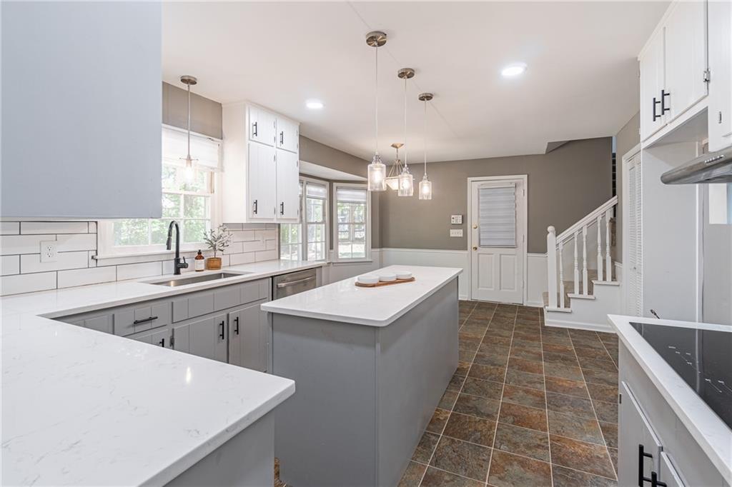 714 Lanford Springs Drive, Lilburn, Georgia image 10
