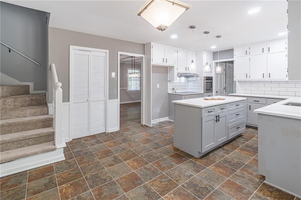 714 Lanford Springs Drive, Lilburn, Georgia image 14