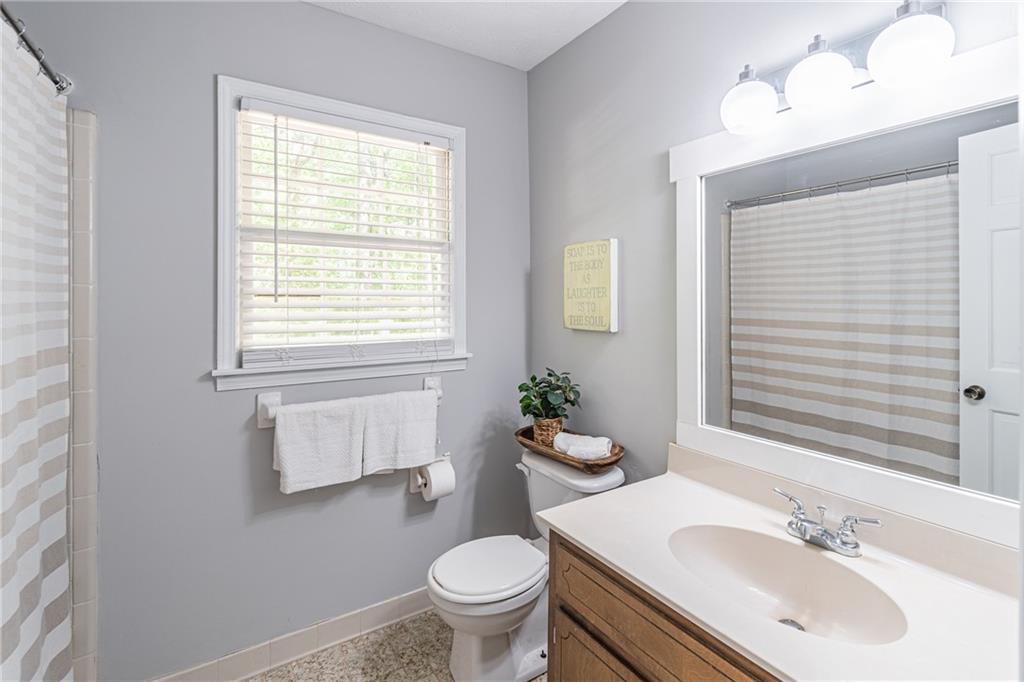 714 Lanford Springs Drive, Lilburn, Georgia image 23