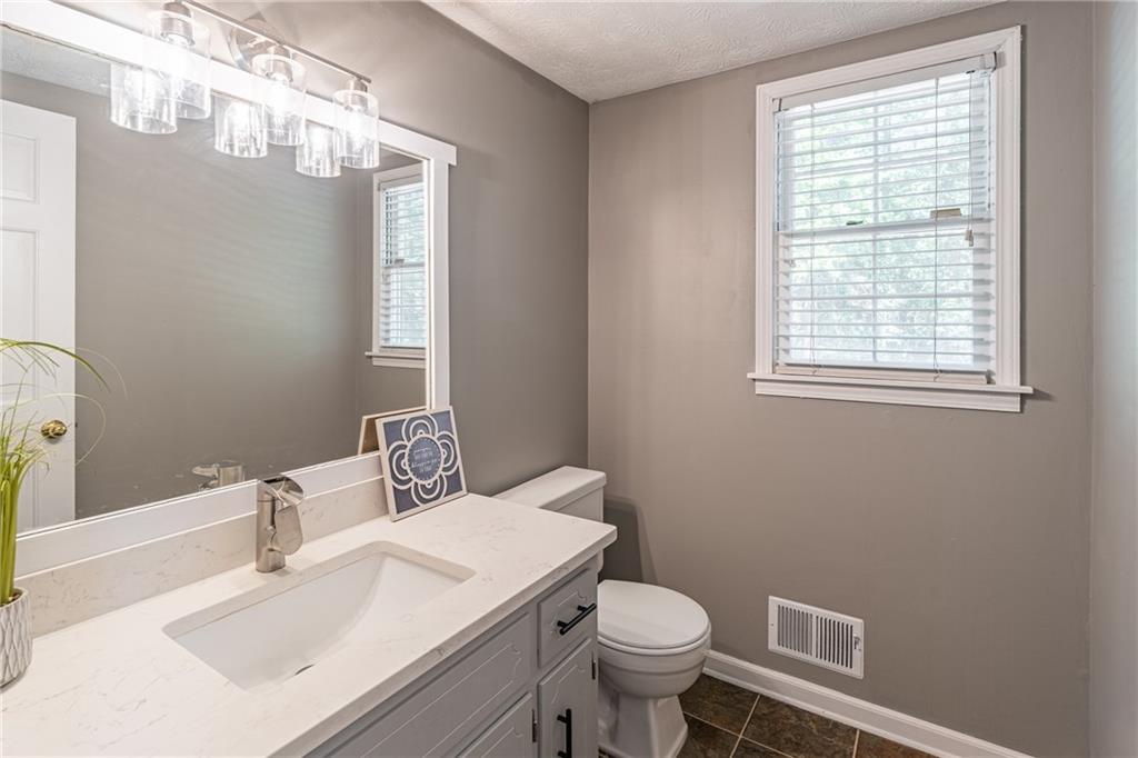 714 Lanford Springs Drive, Lilburn, Georgia image 17