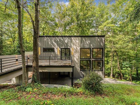 1153 Dawn View Lane NW Atlanta GA 30327