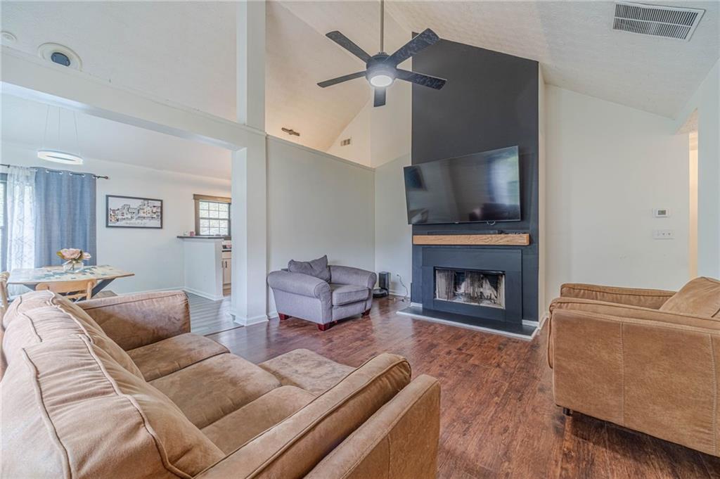 3313 Rose Petal Street