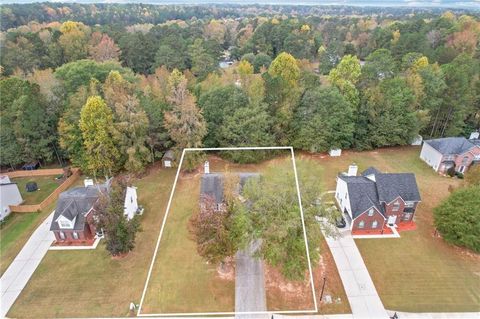 A home in Fairburn