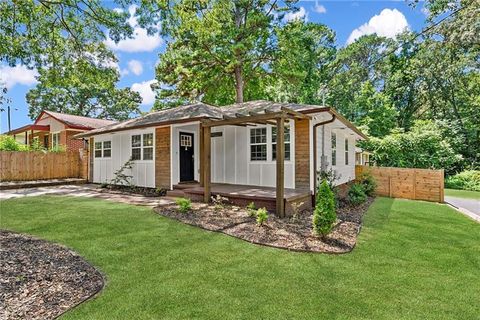 Photo of 566 Woods Drive NW, Atlanta, GA 30318 (MLS # 7264072)