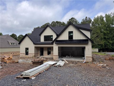 140 Cambridge Court Calhoun GA 30701
