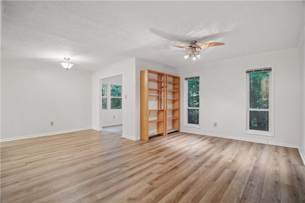 5157 Roswell Road 1