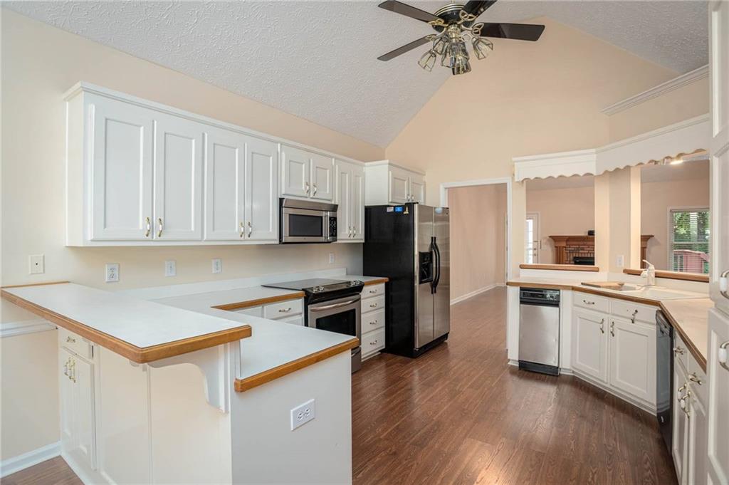 3136 Elizabeth Lane