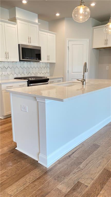 Gorgeous modern home in the heart of Acworth. Whether you're moving for location that is filled with wonderful restaurants and community friendly areas. Or being close to work, this home meets everyday needs with a luxury/ modern feel. All appliances are upgraded, the home is ready when you are! Schedule a tour today!