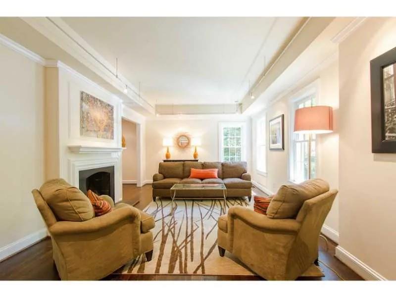 1916 Greystone Road NW