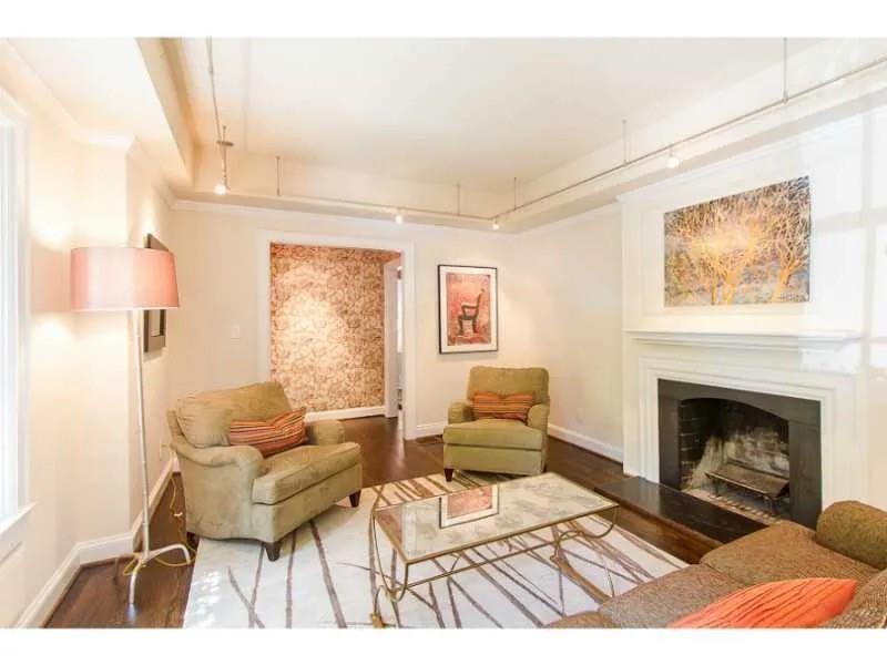 1916 Greystone Road NW