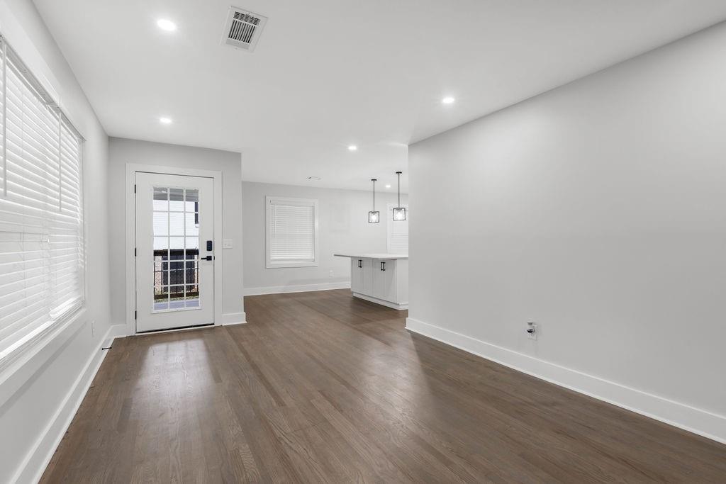 2219 SHARON Way