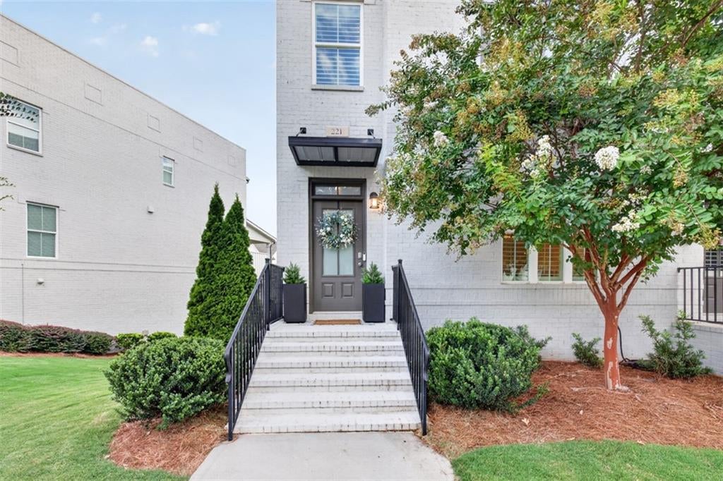 221 Nash Street