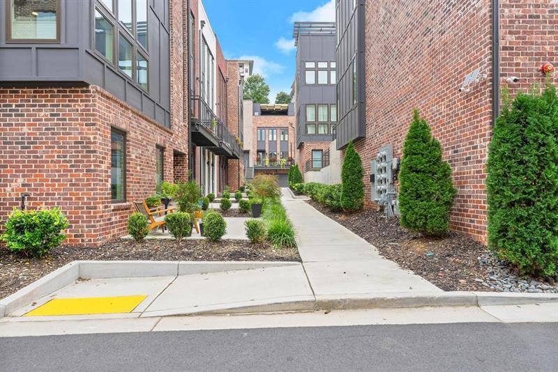 1256 Chelsea Circle NW