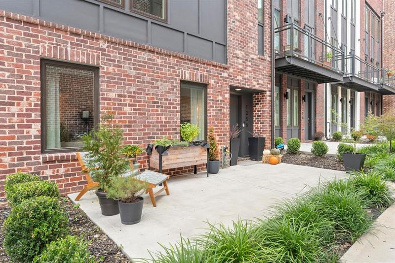 1256 Chelsea Circle NW