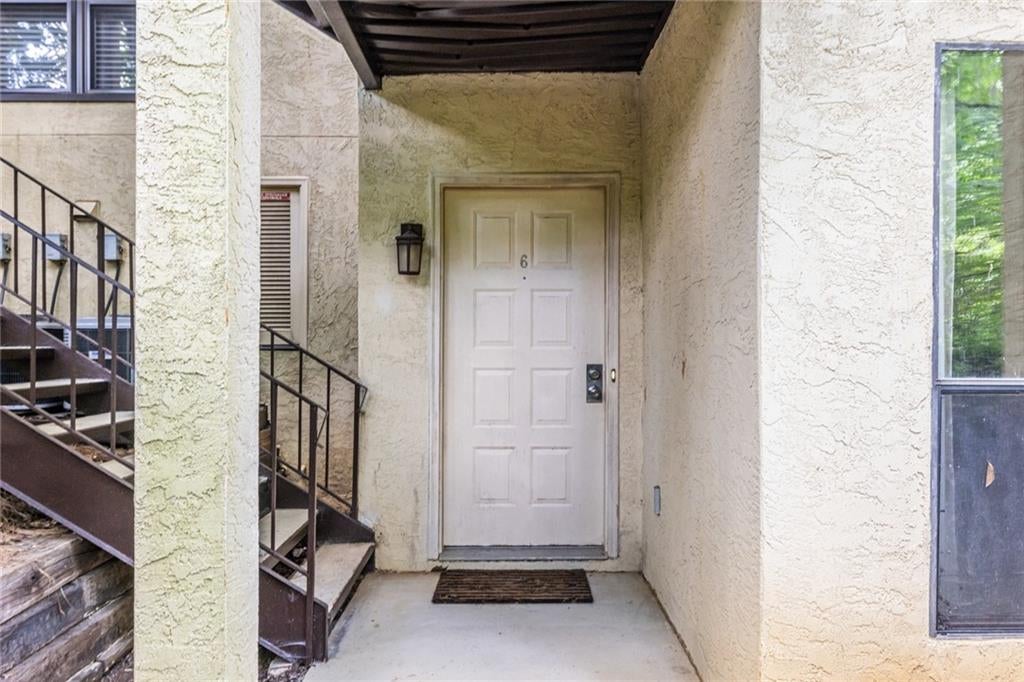 1006 Donegal SE