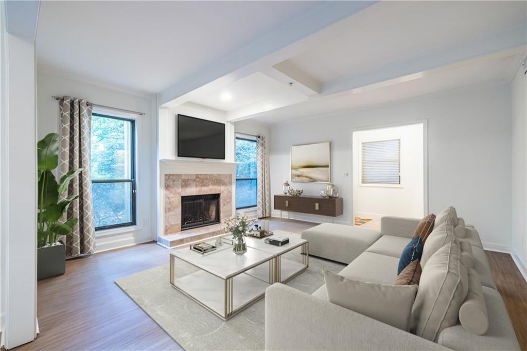 1006 Donegal SE