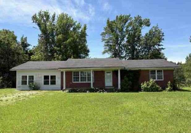Photo 1 of 13 — 1190 Asphalt Rock Rd, Cherokee, AL 35616