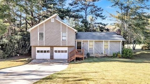 Homes For Sale - 450 Valley Woods Circle<br/> Conyers, GA 30094