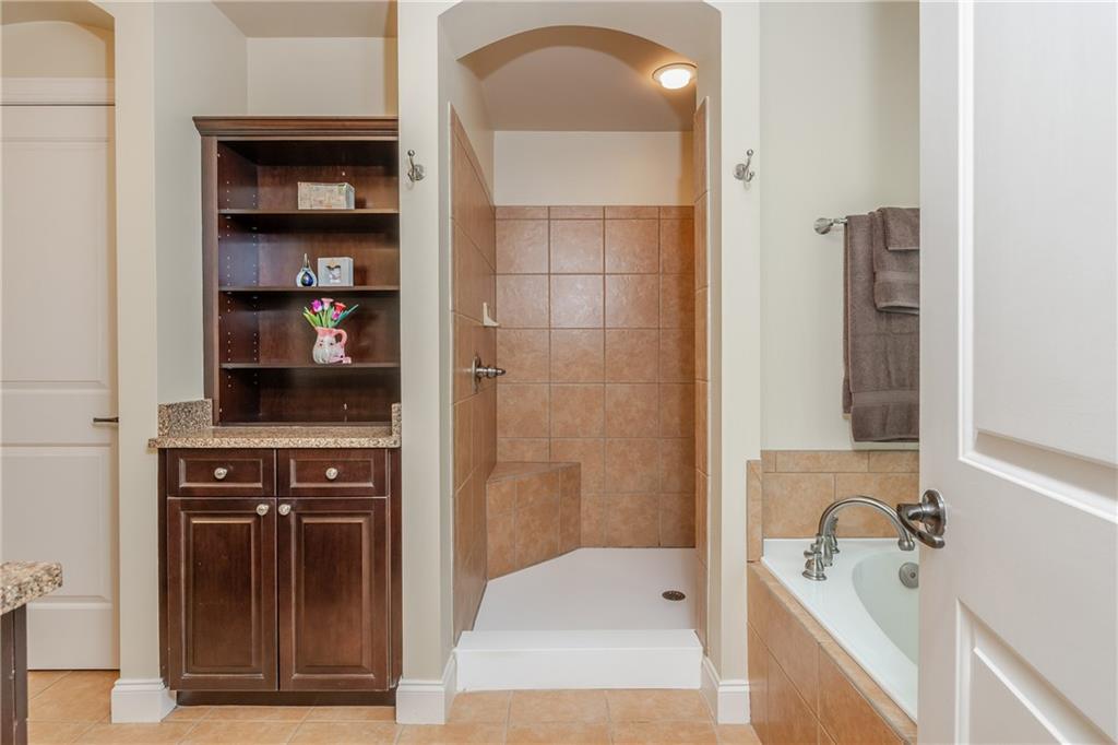 2025 Eagle Ridge, Roswell, Georgia image 32