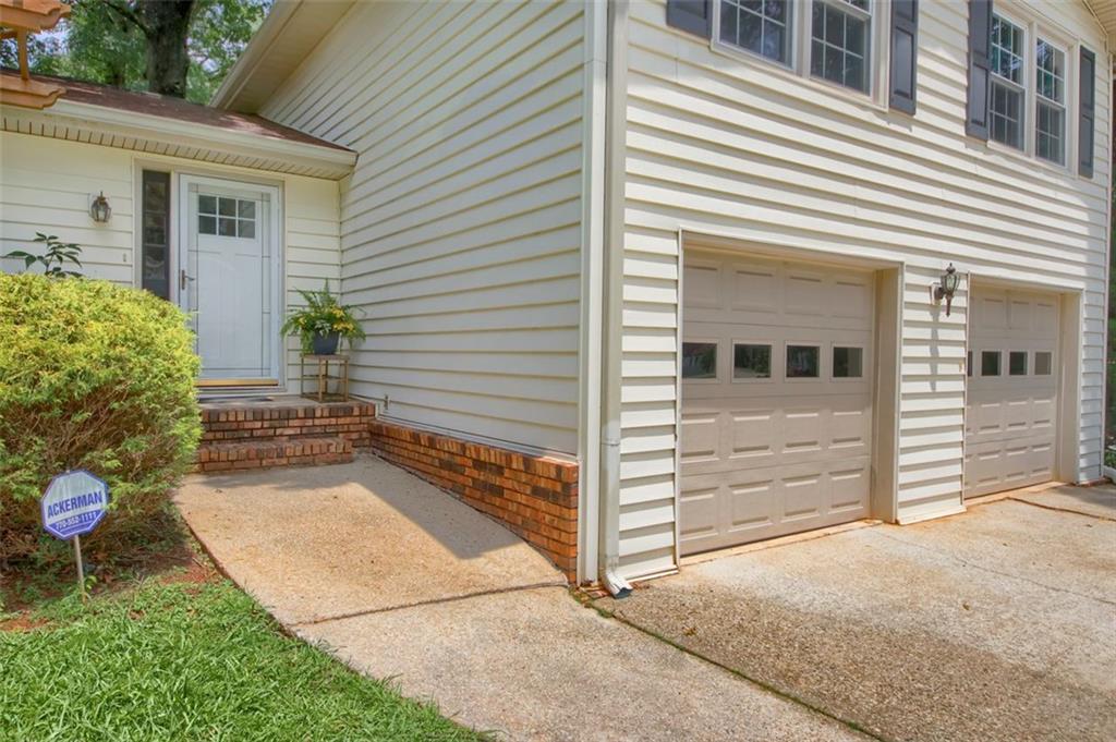 3196 WINDFIELD Circle