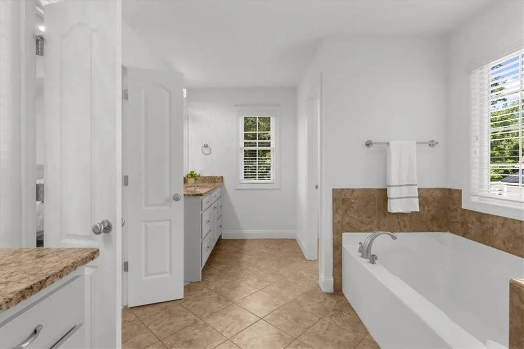 Loganville, Georgia 30052, United States, 5 Bedrooms Bedrooms, ,4 BathroomsBathrooms,Residential,Active,177637