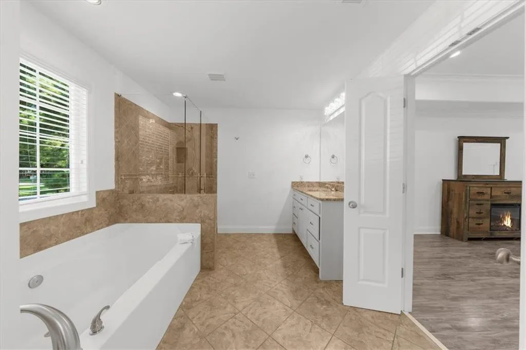 Loganville, Georgia 30052, United States, 5 Bedrooms Bedrooms, ,4 BathroomsBathrooms,Residential,Active,177637