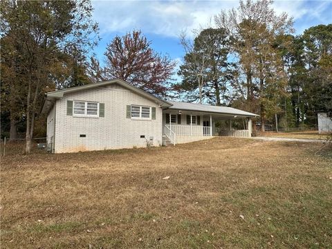 Homes For Sale - 423 Center Circle<br/> Conyers, GA 30094