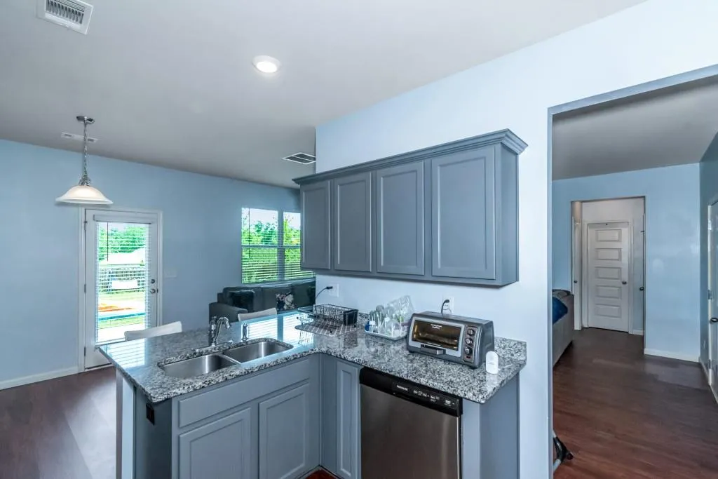 Covington, Georgia 30014, United States, 5 Bedrooms Bedrooms, ,3 BathroomsBathrooms,Residential,Pending,20833