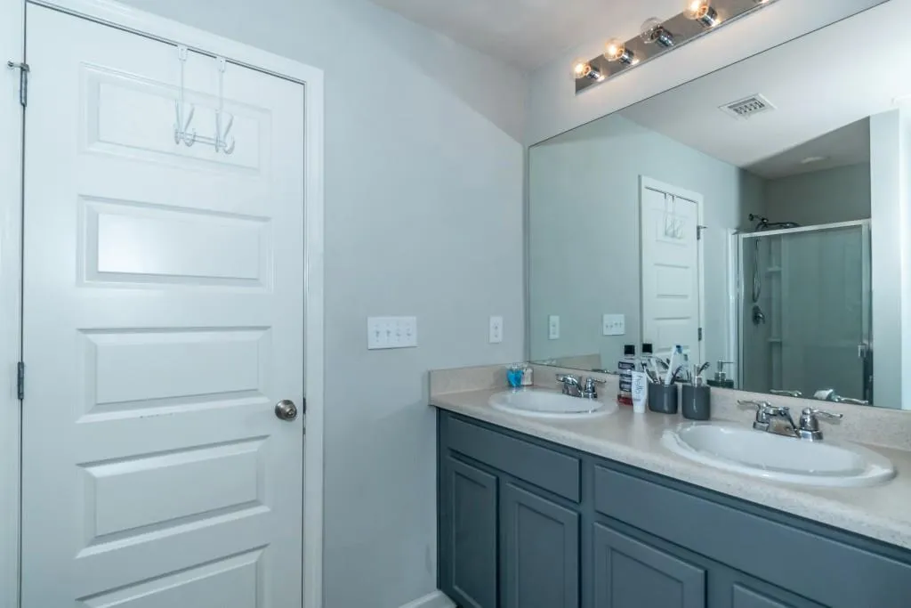 Covington, Georgia 30014, United States, 5 Bedrooms Bedrooms, ,3 BathroomsBathrooms,Residential,Pending,20833