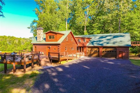 A home in Hoschton