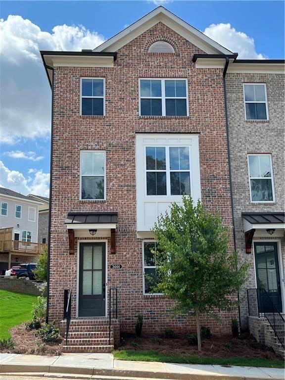 END UNIT TOWNHOME IN A GATED COMMUNITY WITH A SOUGHT-AFTER FLOOR PLAN! MODERN LARGE KITCHEN WITH ISLAND AND QUARTZ COUNTERTOPS. THE TERRACE LEVEL FEATURES A BEDROOM AND A FULL BATH. THE UPPER LEVEL INCLUDES THE PRIMARY SUITE WITH A BEAUTIFUL MASTER BATH, LAUNDRY ROOM, AND SECONDARY BEDROOM. THE COMMUNITY FEATURES A GATED ENTRANCE, CABANA, POOL, PARKS, ACCESS TO COUNTY PARK TRAILS, AND A PATH TO PEACHTREE RIDGE PARK! LOCATION IS EVERYTHING! SHORT DRIVE TO SUWANEE TOWN CENTER, RESTAURANTS, RECREATION, SHOPPING, AND ENTERTAINMENT! A MUST-SEE!