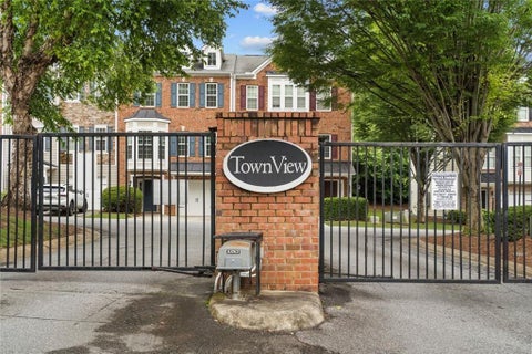 Townhouse For Sale - 632 Plaza Park Walk #632<br/> Kennesaw, GA 30144