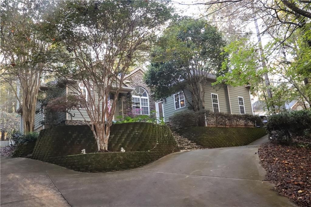 Breathtaking Views of Lake Oconee During the Fall, Winter and Spring at Long Shoals East River Bend!!! Easy Access to Boating, Fishing, and Swimming. Community Dock Just Minutes Away. All Bedrooms feature Ensuite Baths! Oversized Master Suite with Sitting Area, and Lots of Closet Space. Master Bath with Large Walk-in Closet and Ceramic Tile Shower. Other features include Large Great Room with Stone Fireplace and Family Room with Spiral Staircase leading to Recording Studio with Soundproof Room. This Loft would be Perfect for a 4th Bedroom or Office. Private Backyard Oasis Provides Plenty of Room for Relaxation or a Wonderful Place for Family Gatherings! Perfect for Terrific Weekend Getaways or Enjoy the Beautiful Sunrises and Sunsets Every Day! If You're Looking for an Opportunity to Escape the Business of Life and You Love Tranquility and Peace, Then You Have Found Your New Dream Home!