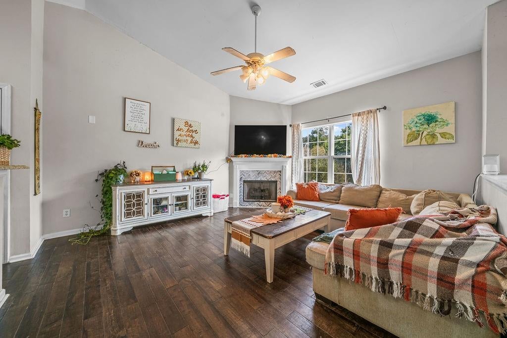 19 SW Highlander Trail