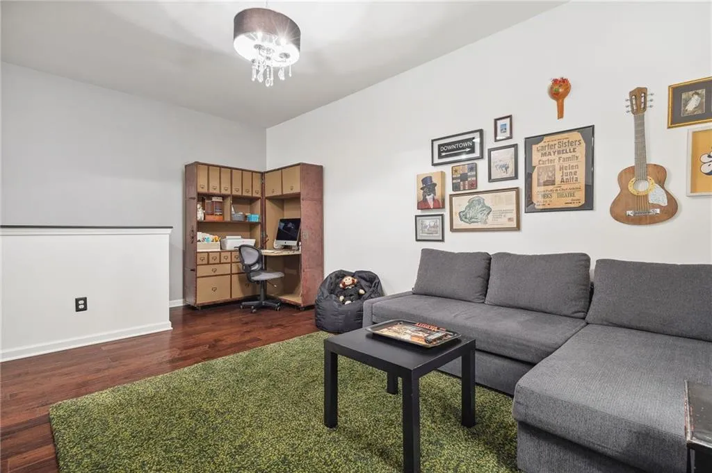 Alpharetta, Georgia 30005, United States, 3 Bedrooms Bedrooms, ,3 BathroomsBathrooms,Residential,Pending,80001