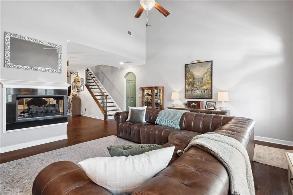 Alpharetta, Georgia 30005, United States, 3 Bedrooms Bedrooms, ,3 BathroomsBathrooms,Residential,Pending,80001