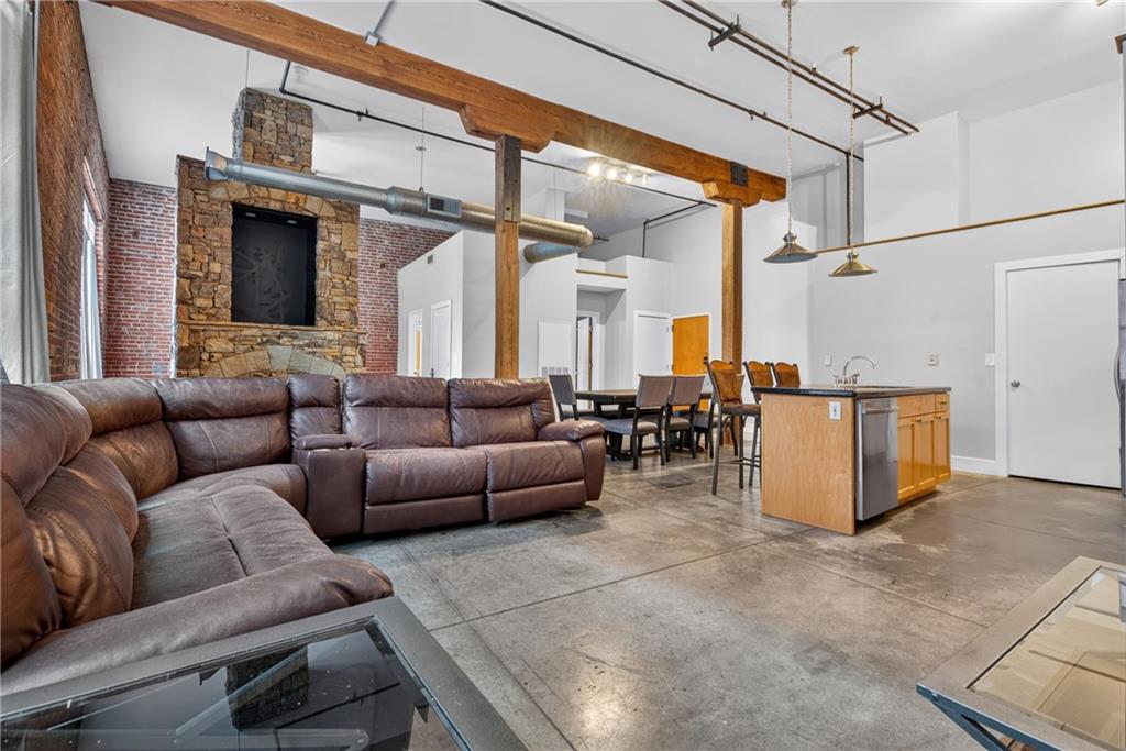 350 Peters Street SW 3