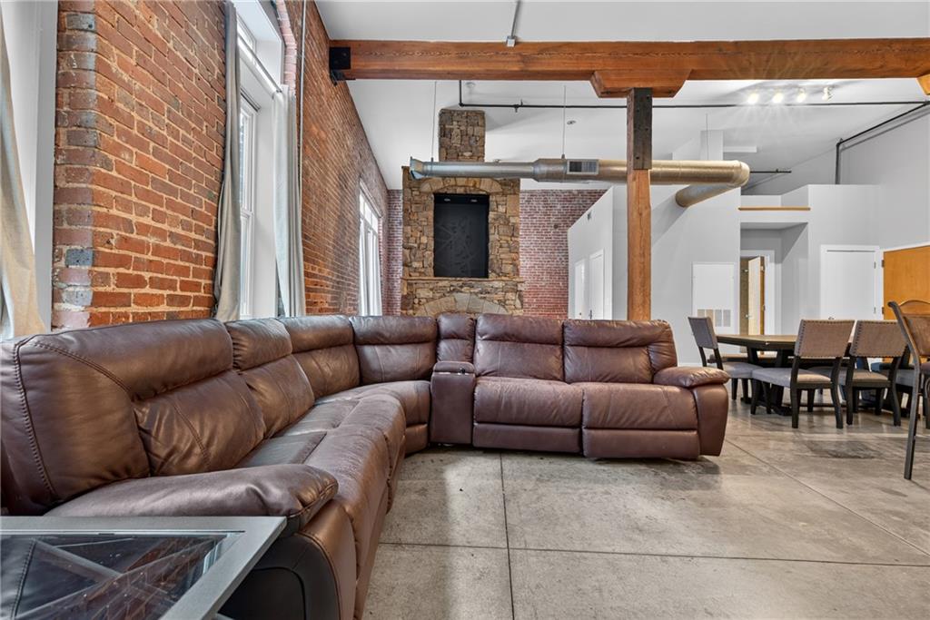 350 Peters Street SW 3