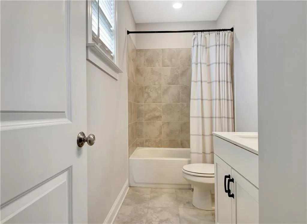 Peachtree City, Georgia 30269, United States, 5 Bedrooms Bedrooms, ,4 BathroomsBathrooms,Residential,Active,98274