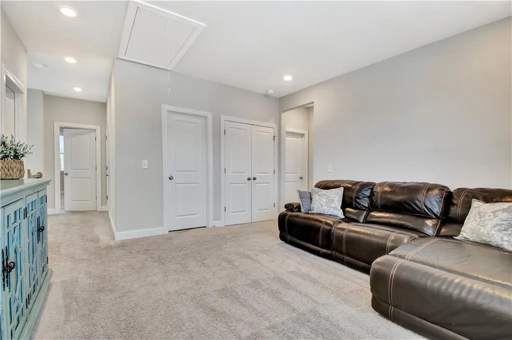 Peachtree City, Georgia 30269, United States, 5 Bedrooms Bedrooms, ,4 BathroomsBathrooms,Residential,Active,98274