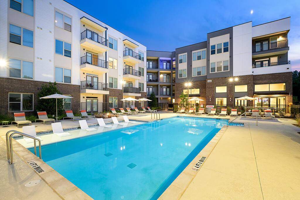 Up to 2 months free - limited time only. Restrictions apply. Confirm beforehand! Call for updated pricing, specials and availability beforehand. Multiple floor plans available. Days on Market accrued is not specific to this current plan listed. Mention The Apartment Brothers. VIBRANT APARTMENTS IN ATLANTA
On the Southside Trail of the BeltLine, Verge’s studio, 1, and 2 bedroom apartments for rent in South Atlanta, GA put you at the epicenter of Atlanta with easy access to the hippest entertainment, nightlife, and restaurants. Step outside your front door onto the BeltLine for miles of lush trails perfect for walking, jogging, and biking, and enjoy the convenience of the 1-75/85 connector with easy access to downtown and the airport just a half mile away.
Inside, Verge is a happening community with unparalleled amenities, downtown views, creative spaces, and luxe touches at every turn. Designed to embrace the neighborhood’s new vibrance, Verge Apartments in Atlanta pops in all the right places. Schedule a tour to visit our modern apartments in Atlanta, GA.
